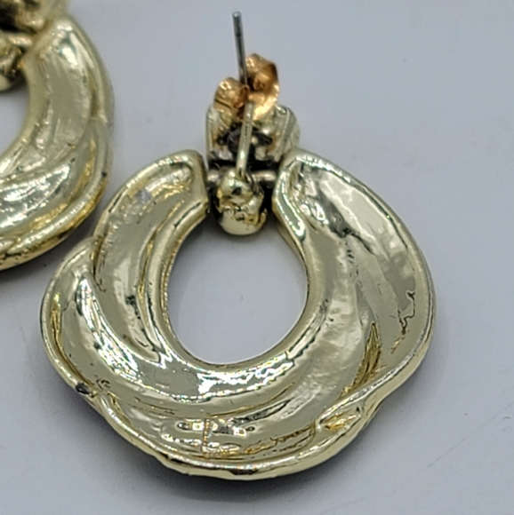 Doorknocker Purple Enamel Gold tone Wreath Hoop Dangle Drop Earrings Vintage - Picture 3 of 8